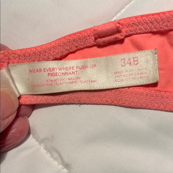 Victoria’s Secret PINK
WEAR EVERYWHERE PUSH-UP
BRA Coral - Picture 5 of 8